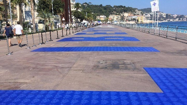 Εκδηλώσεις μνήμης για τον έναν χρόνο από το μακελειό στη Νίκαια (βίντεο)